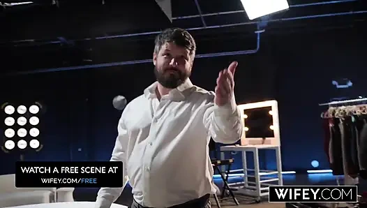 Wifey Hubby Watches as His Horny Wife Sienna Rae Gets Double Penetrated in Front of Him