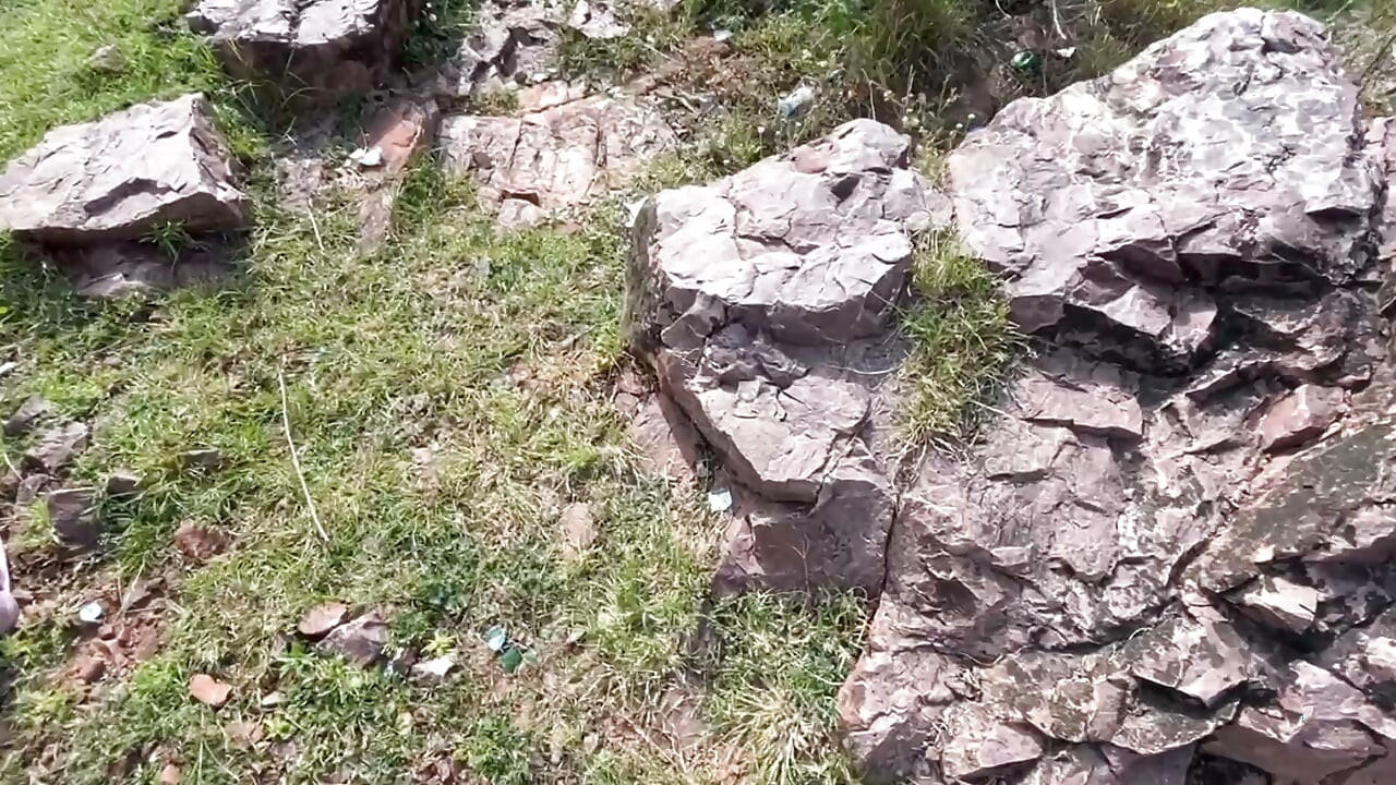 Soteli bahan ke gar jab koi nahi tha Sotele bhai moka dekh kar sil pek di