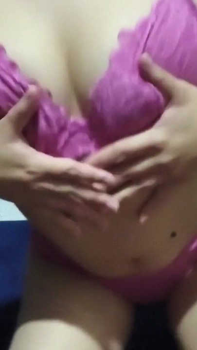 A 20-year-old girl masturbates in winter to warm up. | Clip 1
