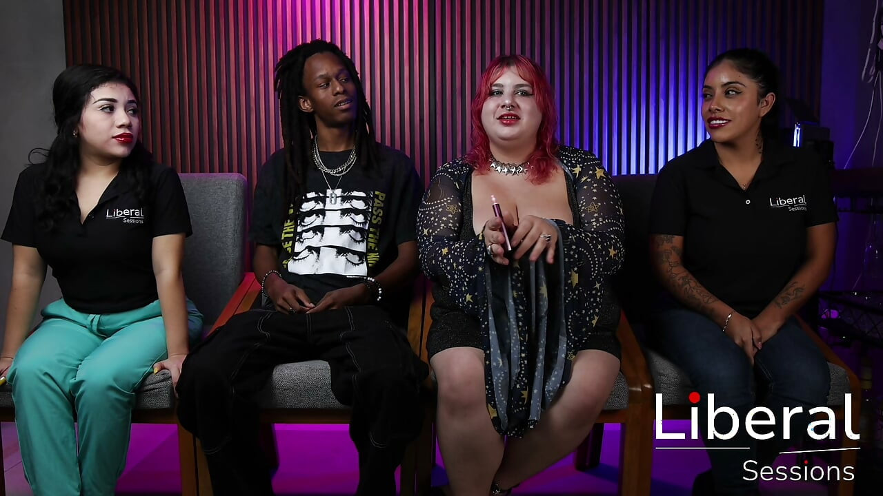 BBW HOLDS THE HUGE DICK OF AN AFRICAN AMERICAN