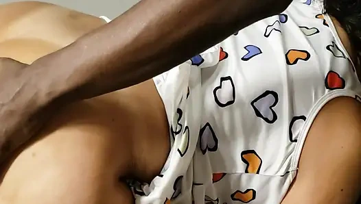 Gerçek amatör biseksüel bir patron gibi ağzına mutlu sonla boşalıyor