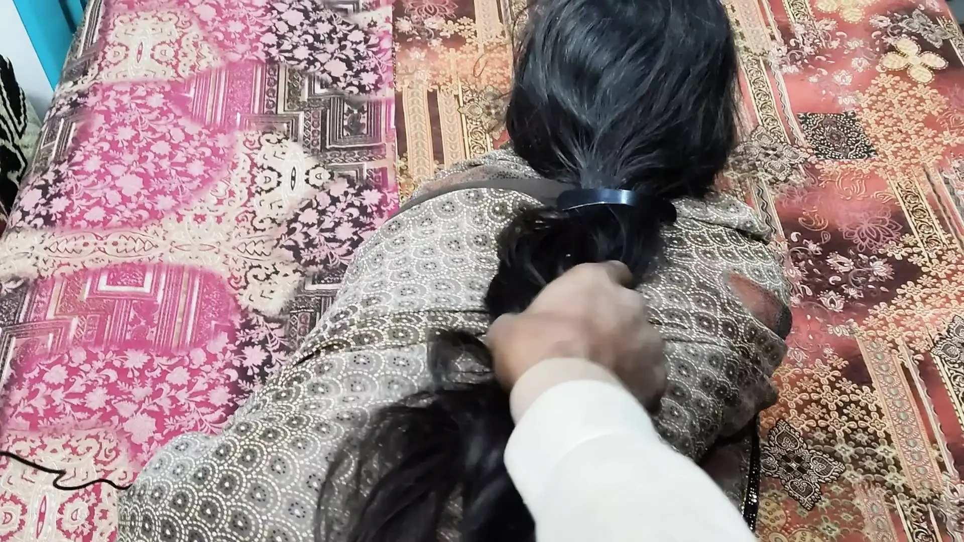 Marito e moglie si godono il sesso per tutta la notte in camera da letto