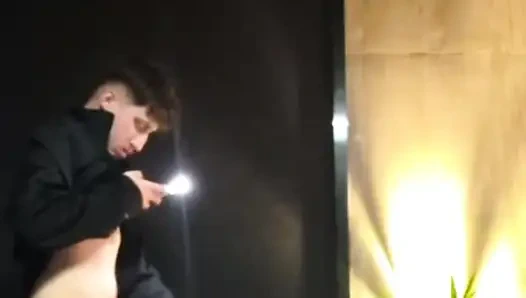 Memekku dientot habis-habisan sama pelacur jalang sampai dia mengerang keenakan