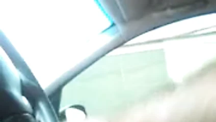 kızlardan arabada flaş
