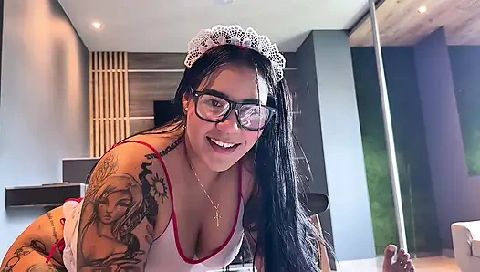 Колумбийская медсестра лечит свою пациентку ее большой задницей