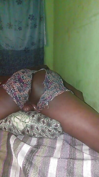 Jeg knuller henne så fint og sakte