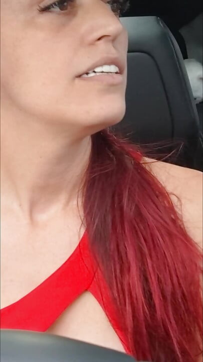 Žena vozač aplikacije dozvoljava svojim putnicima da masturbiraju u svom autu!