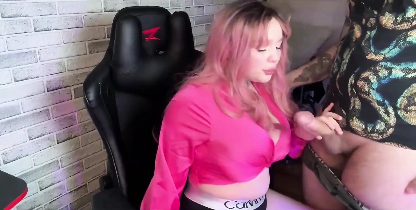 Shock! a Real Streamer Forgot to Turn off Her Live Broadcast.