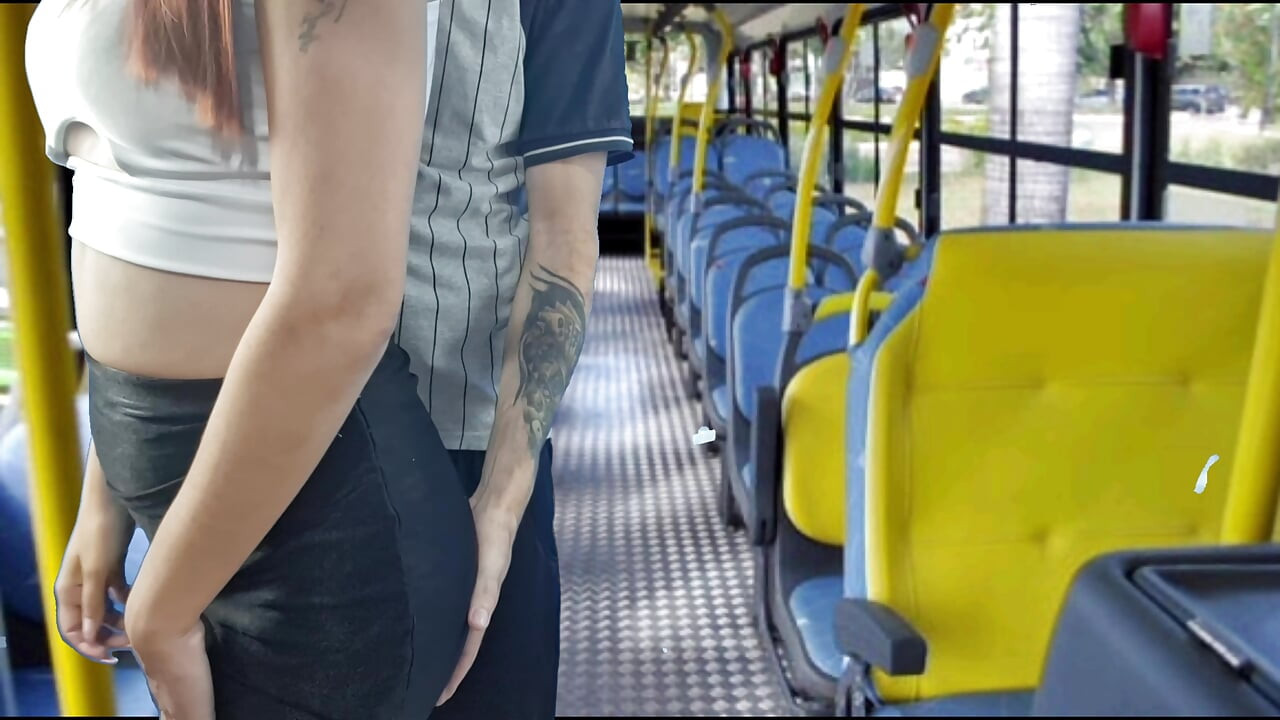 ATTENTION! This pervert penetrates girls on the bus from behind!!