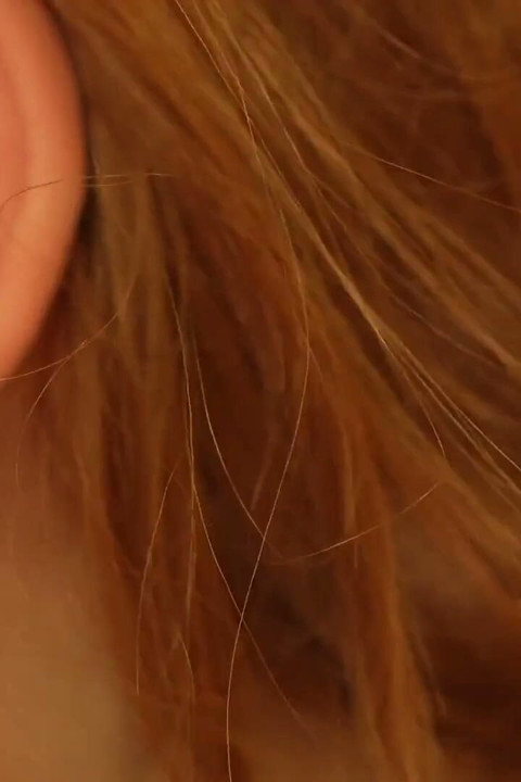 I Clean My Ears with a Cotton Swab and Show You.