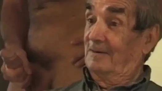 Ehemann teilt seine schöne ehefrau