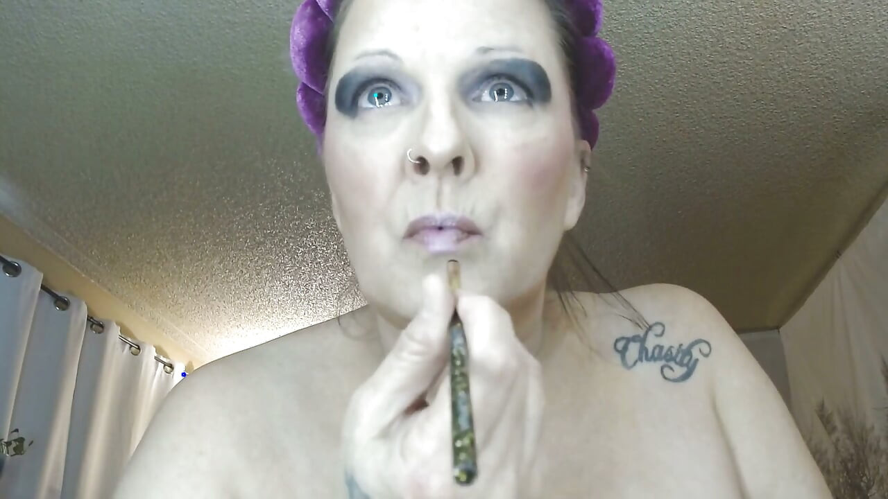 Voyeur Complete Make up Total Ignore You