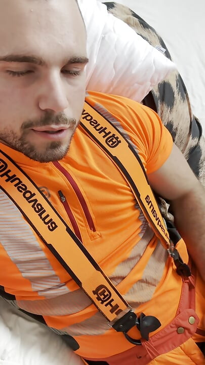 Lumberjack in HiVis Jerks His Huge Manly Cock