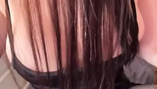 Ibu tiri toket besar suka nyepong kontol besar