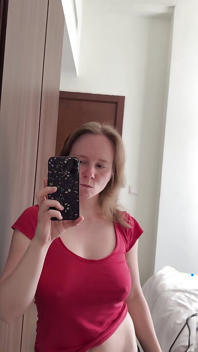 Jolie blonde à gros nichons