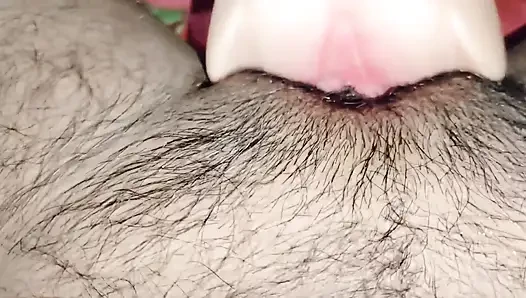 I send messages to my stepbrother and end up masturbating him very well until orgasm.