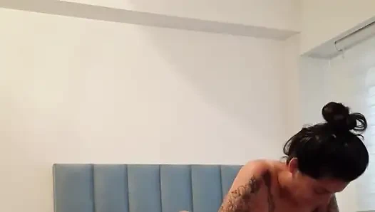 Er sehnte sich nach meinen großen titten, während ich putzen, also musste ich verpflichtet werden