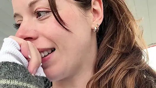 Пытаюсь не кончить слишком громко, пока я накачиваю мой газ