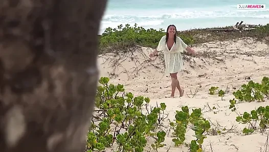 Under the palms in Punta Cana, my friend gets the hot blowjob