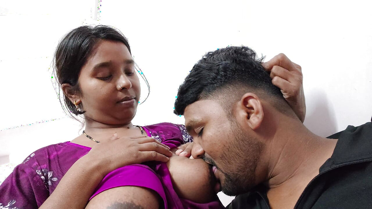 Devar apni bhabhi ki big boobs pahli bar aapne jibh se chat raha he - daver suking bhabhi boobs.