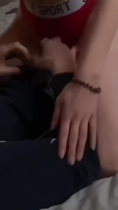 Dormitório sexo / 18 anos calouro cavalga pau do melhor amigo