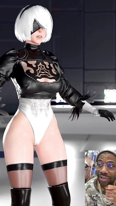 トランスジェンダー2bが太い尻とトランスジェンダーのペニスを伸ばし、服越しに射精する