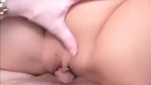 Sexy blondine genießt einen schönen harten fick, nachdem sie den schwanz gelutscht hat