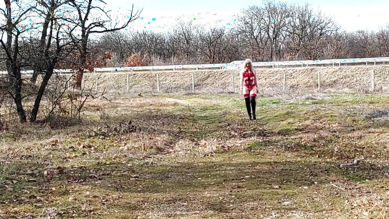 Küçük fahişe otoyolda kırmızı elbisesini çıkarıyor bölüm 1