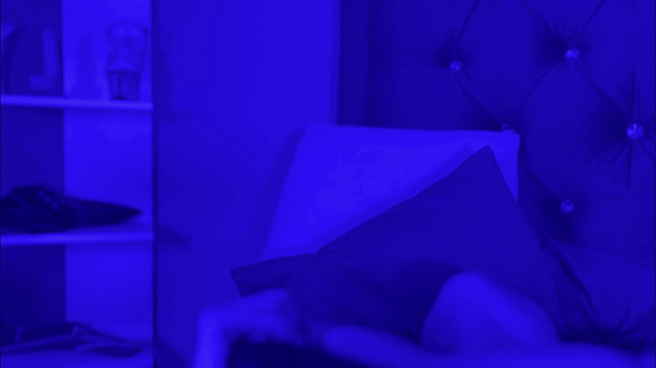 Impreza z okazji ukończenia szkoły wymyka się spod kontroli i skończyłem na tym, że przeleciałem się z moją najlepszą przyjaciółką z uczelni