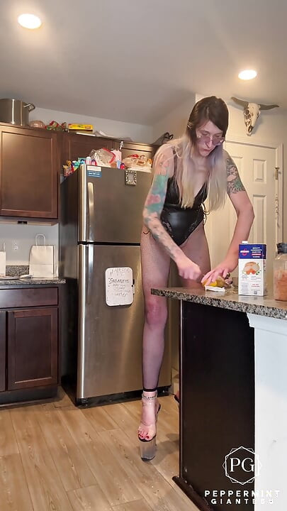 Giantess Serves up Chicken Piccata in 8-inch Heels & Black Lingerie