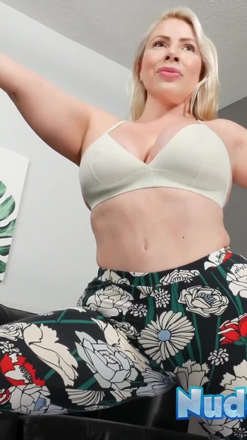 Busty Dolce Vandella teaches yoga and squirts a lot