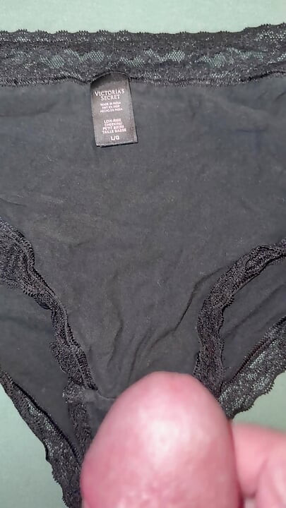 Crot di celana dalam istri 41