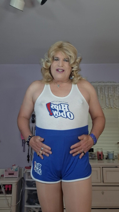 Your bra-less plump young man loving cougar granny,  cum touch me all over my soft body!