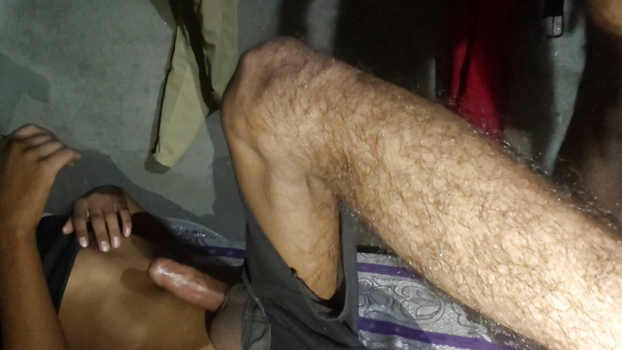 Bada Vishal land per bithakar dost ko ki Gand ki chudai hot tarike se Desi boy