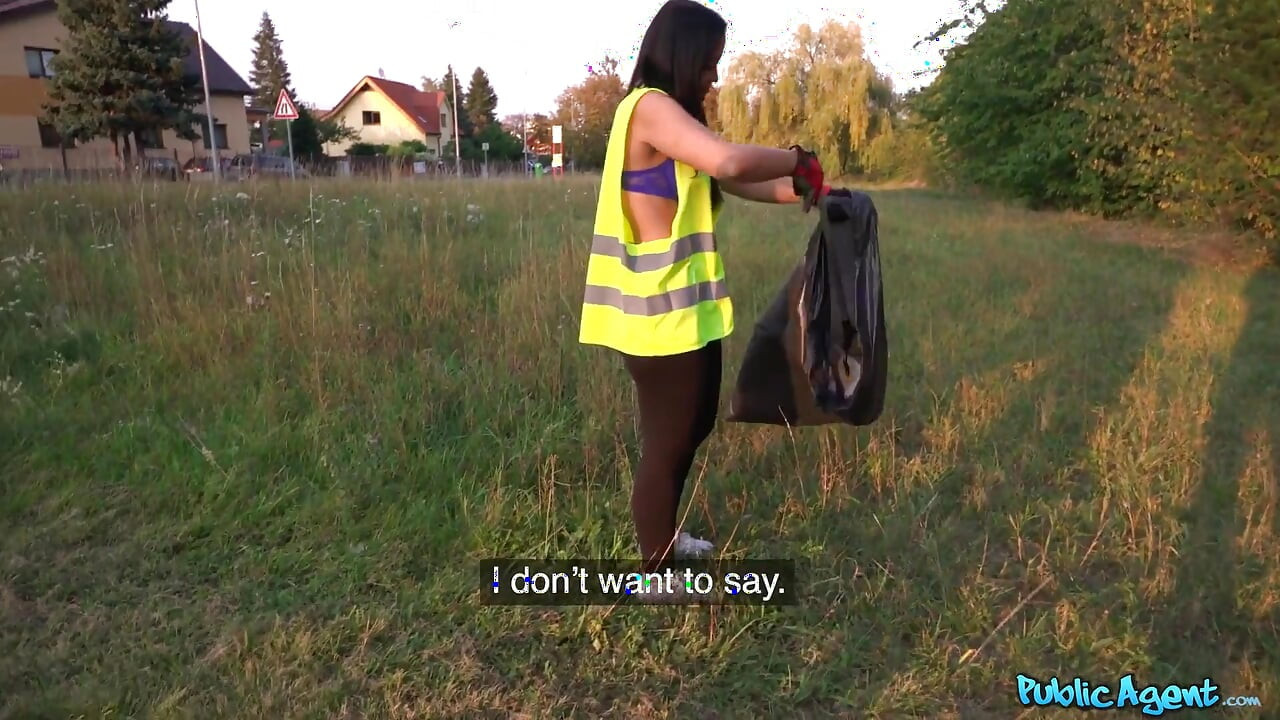 Public Agent - Petite Cutie Picking up Trash, but It Turned Out Jennifer Mendez Stops for a Quicky