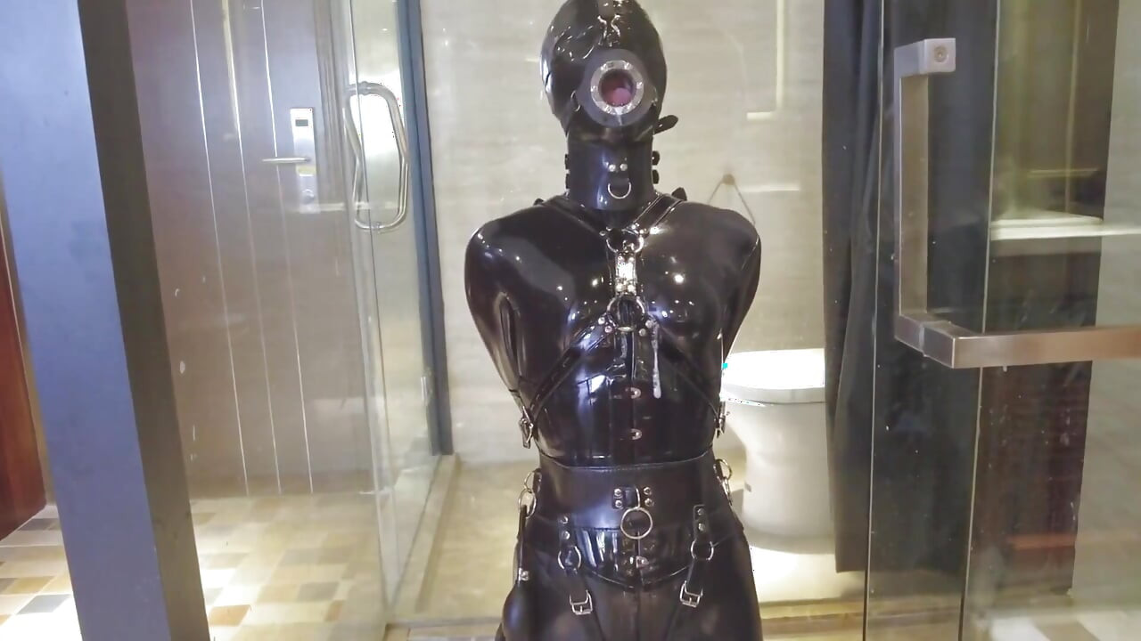 Mz20 - the Girl in Latex Clothing Locked in a Glass Room