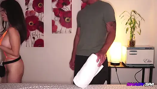 Nami erkeklerin derin rahatlama seanslarında uzman