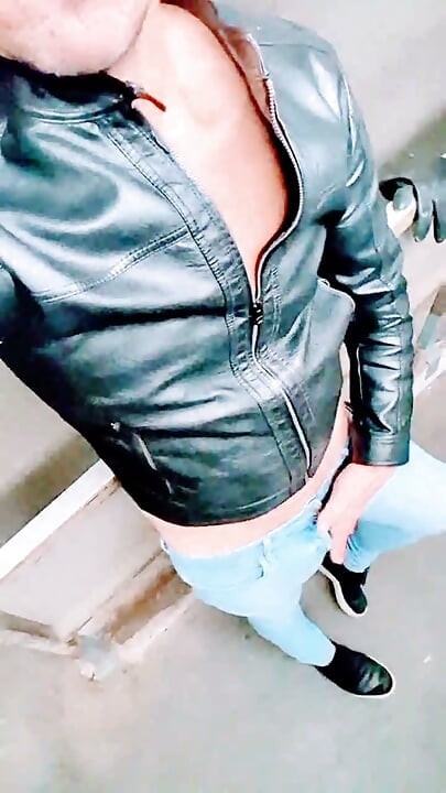 Slutboyben CAM4 Sexy Pornstar Exhibitionist Benjamin Exposed in Public