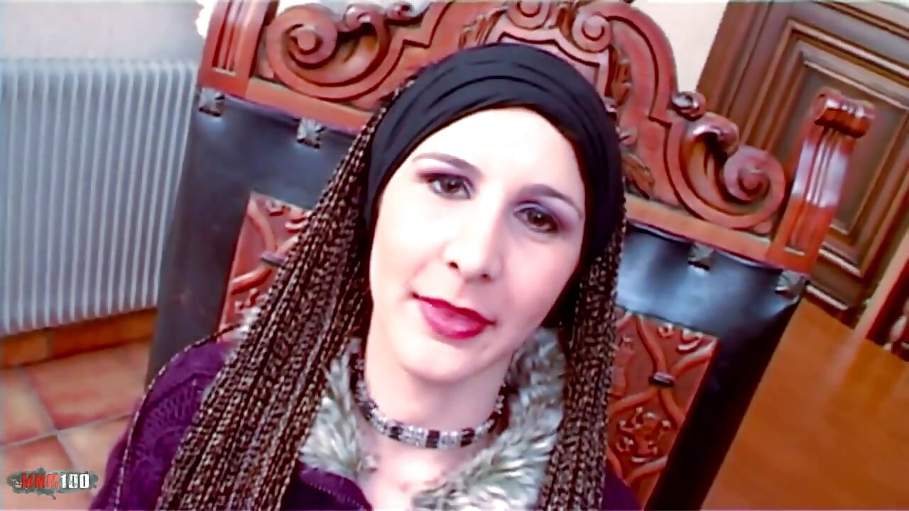 Katia: genç Fransız fahişe büyük bir yarak emiyor ve emiyor