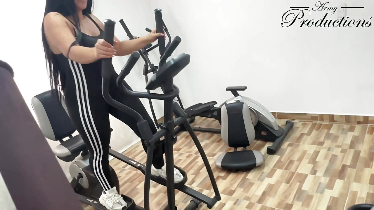 Pria tukang reparasi gym ini dientot habis-habisan sama besar - cewek cantik alami