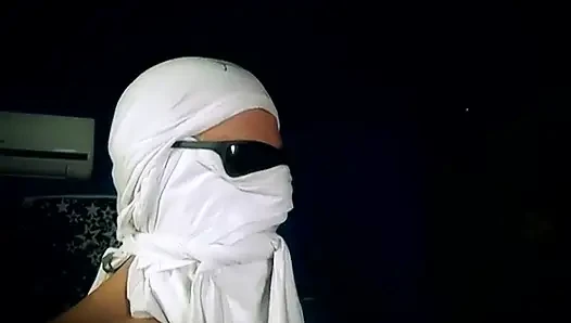 Geile blondine bekommt gangbang