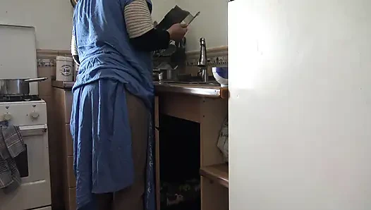 Almanya'da Türk temizlikçi kadınla anal ilişki. KITCHEN ANAL SEX