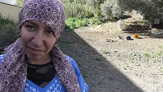 Турецкая жена занимается публичным сексом с американским солдатом в любительском видео