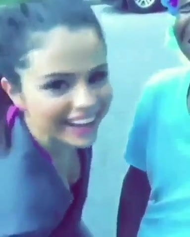 Selena Gomez biquíni sexy