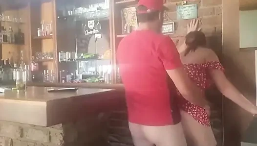 Brünette brünette milf wird von hinten gefickt