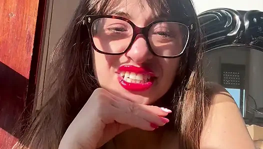 Bakış açısı küçük penis aşağılaması, tükürme ve işeme - 9 dakikalık genişletilmiş önizleme