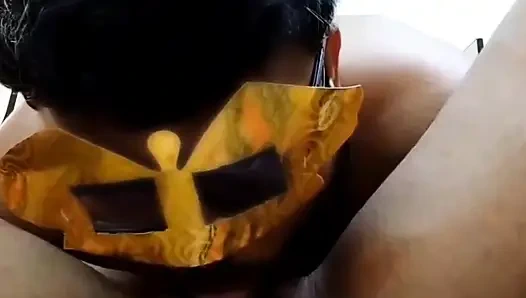 Pacar India disetubuhi dari belakang oleh pacarnya saat dia berteriak