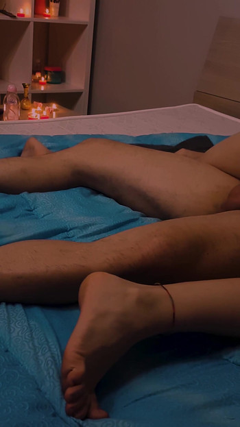 Oogverblindend moment uit "Geile MASSEUS KAN mijn pik niet weerstaan en neukt me - nuru massage"