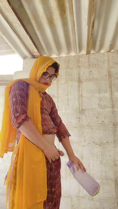 Si cantik trans lagi asik kencing di luar ruangan | Apple00001