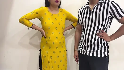 Cylinder De Do Bhaiya Pls- Indian Neighbour's Hot Wife Fucked Exchange of Cylinder, Got Cum on Hairy Pussy